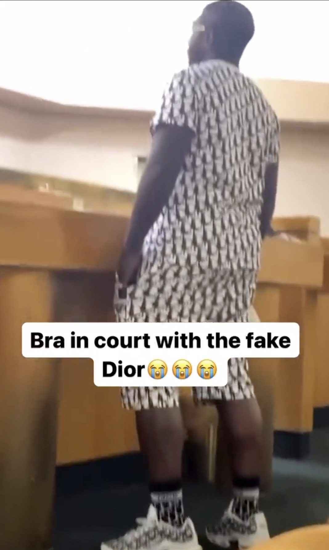 miniskirt - Bra in court with the fake Dior Awwwwww